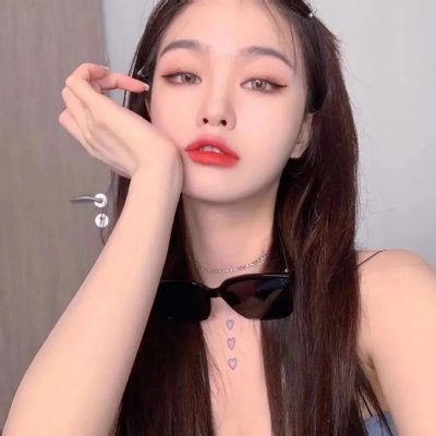 挥着翅膀的女孩
